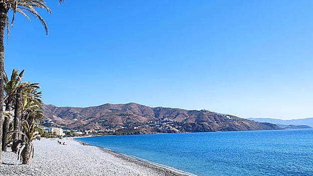 Playa de la Velilla en Almuñécar, Granada.