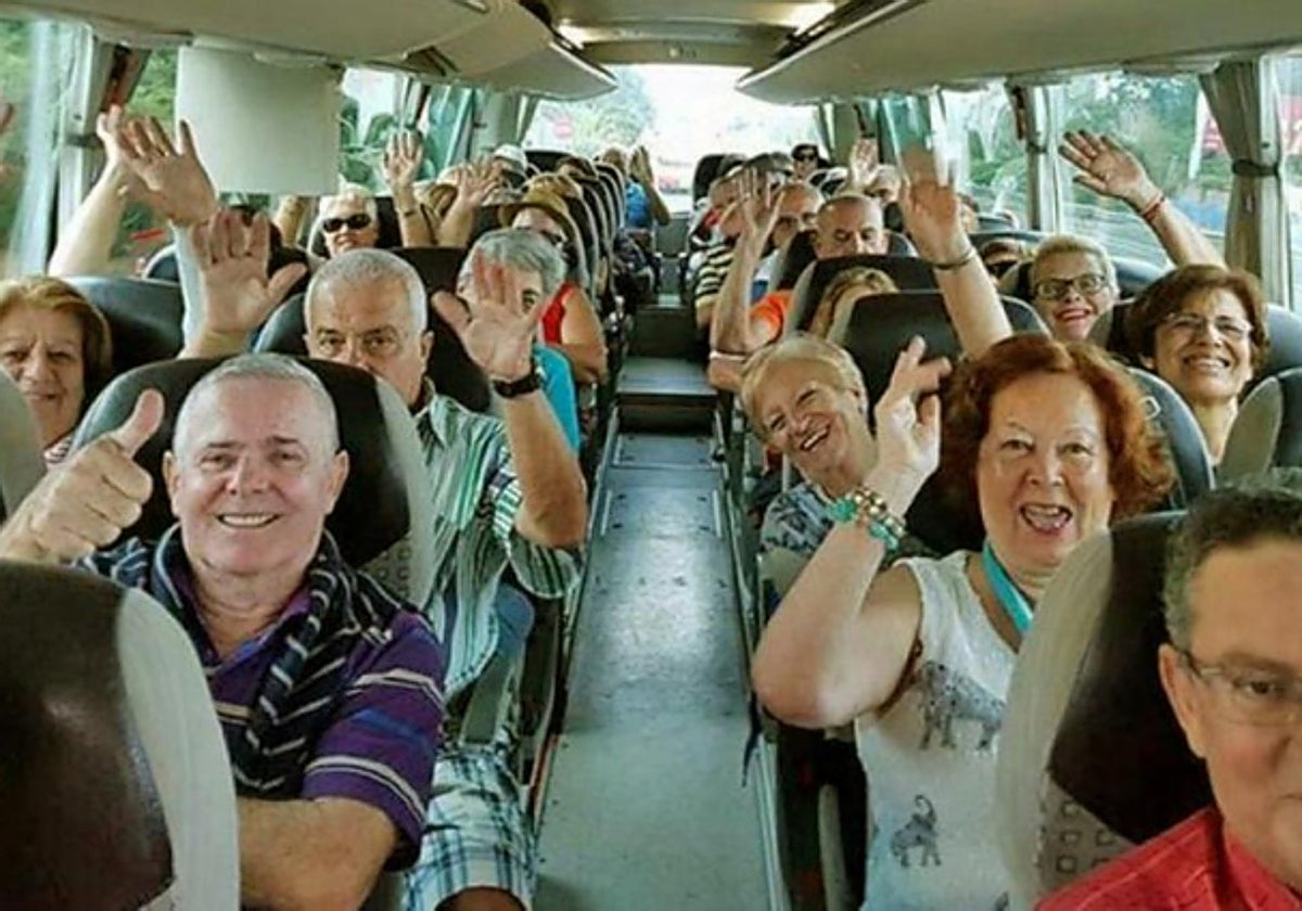 Grupo de mayores en un viaje del Imserso