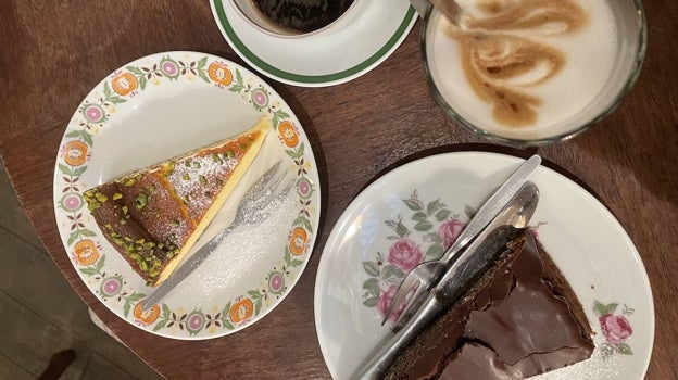 La tarta de queso, la de melocotón o la de chocolate con semillas de amapola, son otro de los clásicos de Viena
