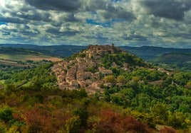 Uno de los pueblos más bonitos de Francia: una villa medieval en la que viajar al siglo XIII