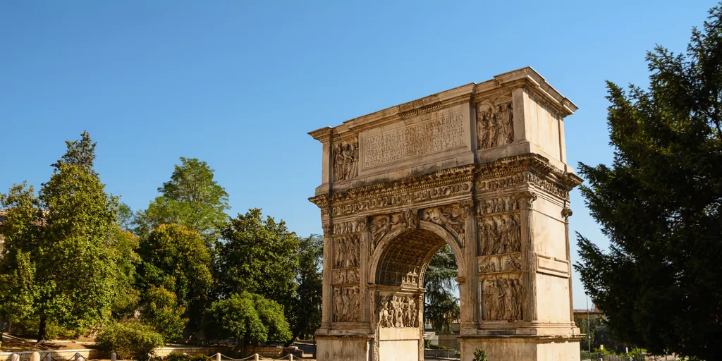 El arco de triunfo romano con relieves escultóricos mejor conservado del mundo