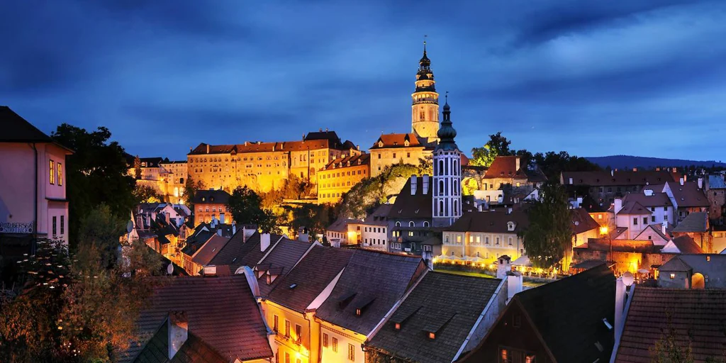 Un pueblo medieval a dos horas de Praga que parece el escenario de un cuento de Navidad