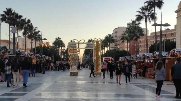 El mercadillo navideño de Almería se ubica en la avenida Federico García-Lorca.