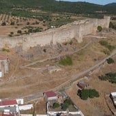 Tesoros de Santa Olalla del Cala, la vida a la sombra de un imponente castillo