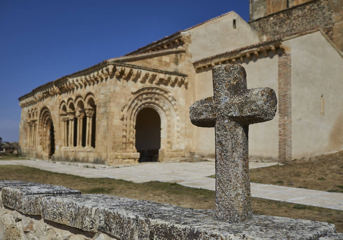 La iglesia de San Miguel Arcángel de Sotosalbos fue declarada Monumento Nacional el 17 de mayo de 1973