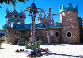 El albañil extremeño que construyó 'El Capricho de Cotrina', un castillo que parece de Gaudí
