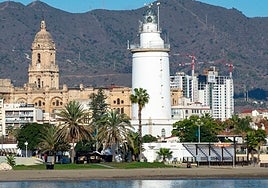 La Farola, un faro con mucha historia símbolo de la ciudad de Málaga