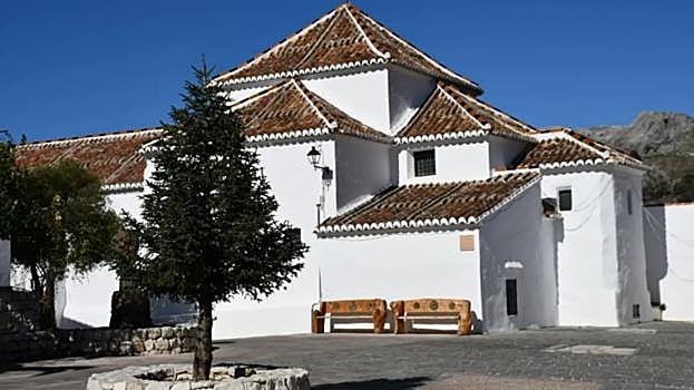 Calles y plazas encaladas de Parauta