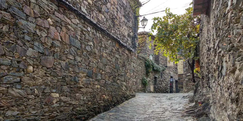 Dos formas de subir a Patones de Arriba sin pasar agobios con el aparcamiento