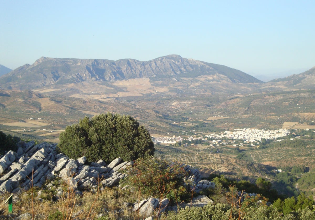 La localidad malagueña es un mirador privilegiado de la comarca del Parque Natural de la Sierra de las Nieves