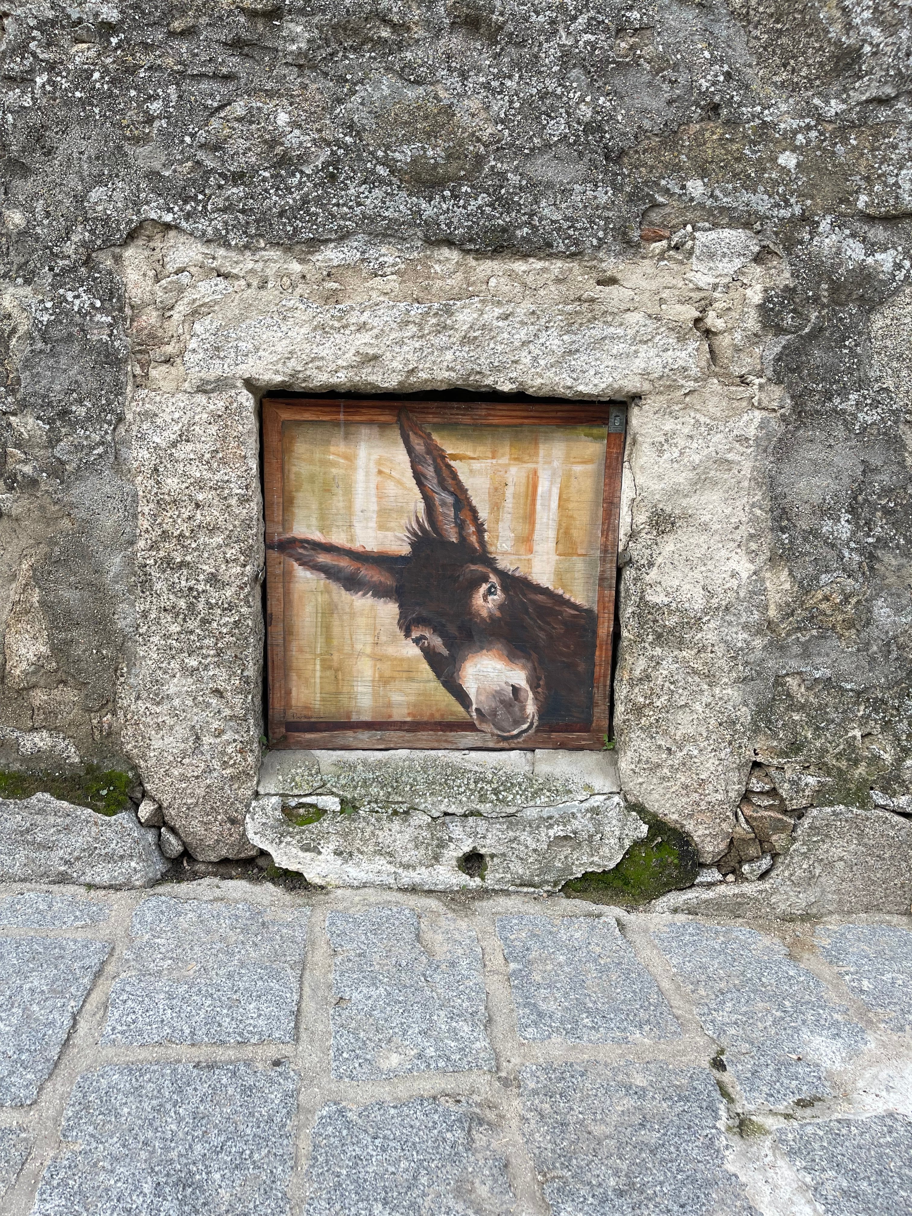 Imagen de un burro en el mural 'El pajar'