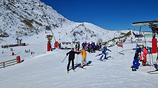 Esquiadores en la estación de Leitariegos