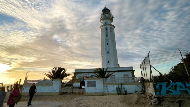 El faro de Trafalgar, que se comenzó a levantar en el siglo XIX, es vital para todas las embarcaciones que navegan por estas costas