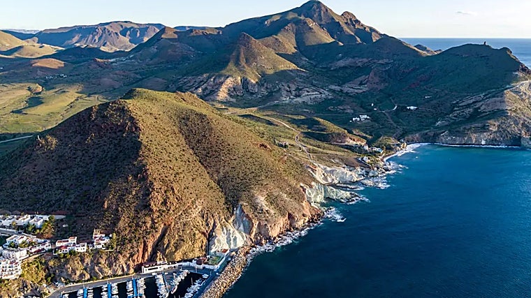 Vista de la costa de San José en el parque natural Cabo de Gata