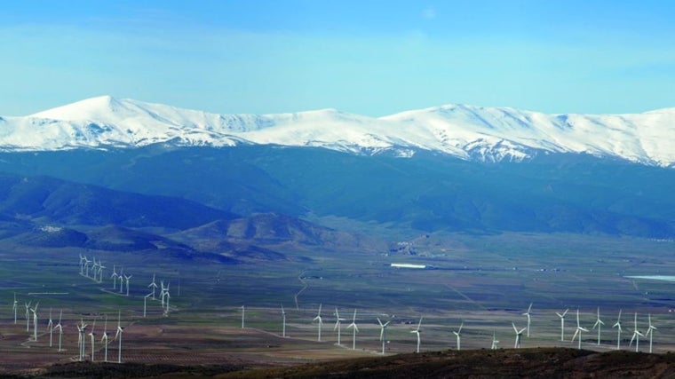 En el parque natural de la Sierra de Baza es posible encontrar todo tipo de paisajes, incluso altas cumbres nevadas