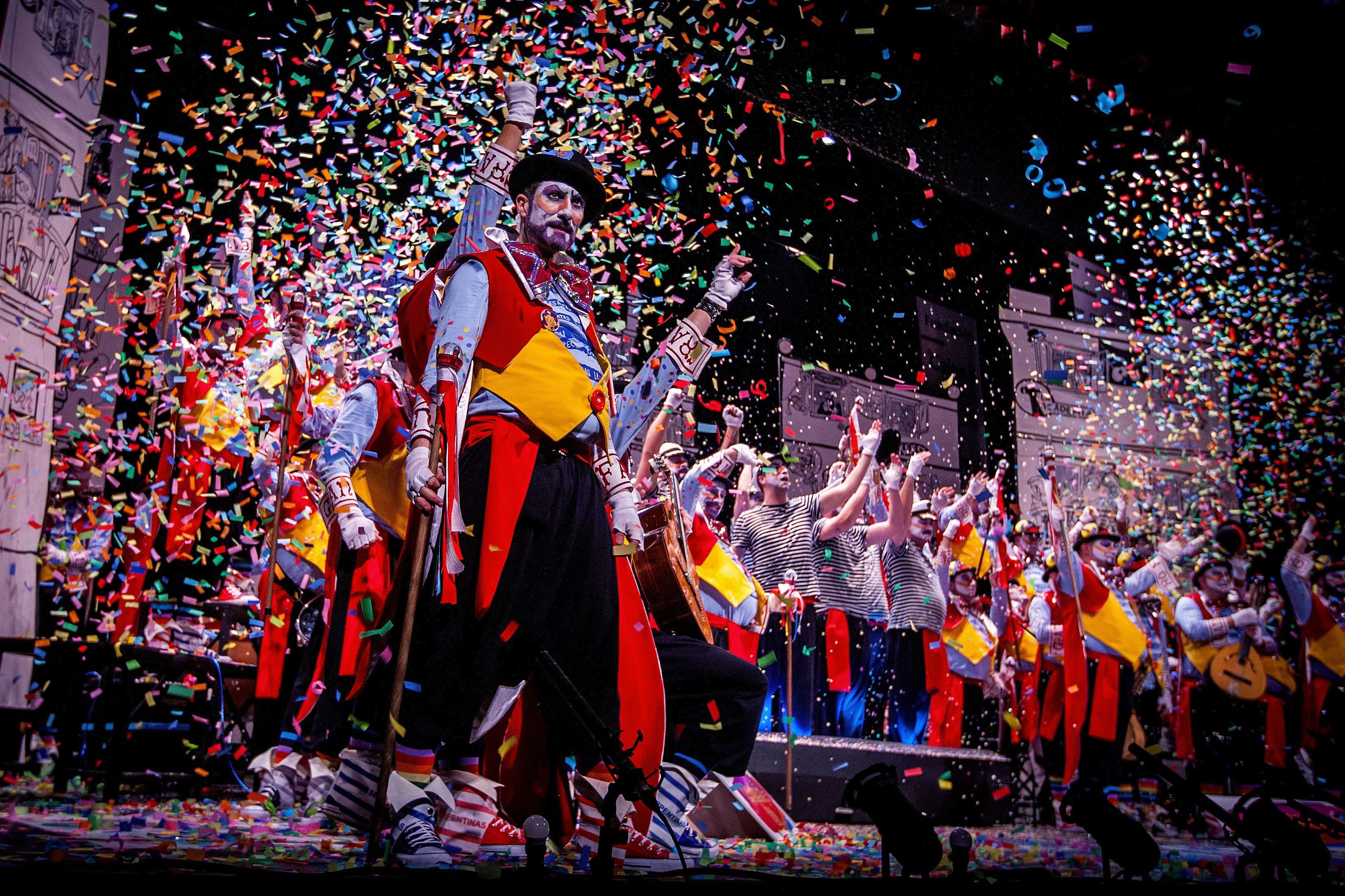 Cómo ir a los carnavales más famosos de España desde las principales capitales de provincia