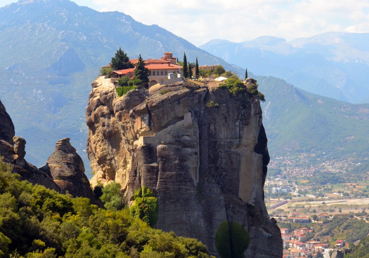 The Ultimate Guide to Visiting Meteora in Greece  Road Affair