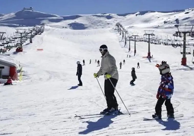 Diez consejos para empezar a esquiar en Sierra Nevada sin arruinarte en el intento>