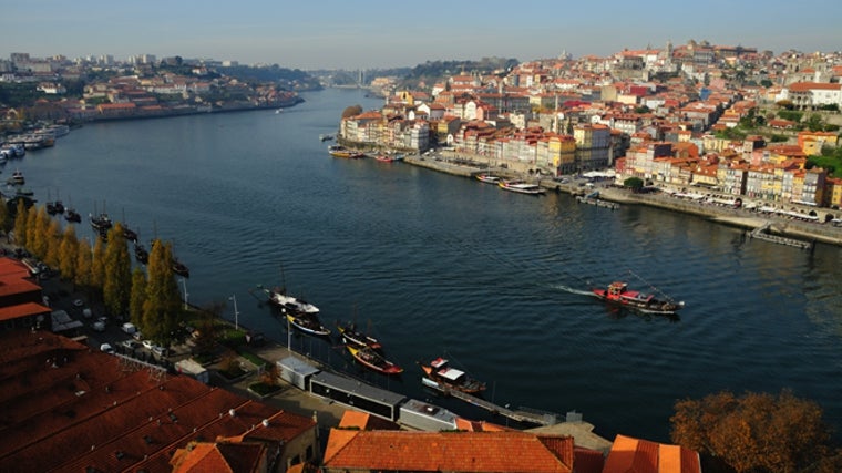 La ciudad de Oporto ofrece al visitante numerosas alternativas para descubrir en una escapada o en una viaje algo más largo
