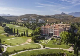 El hotel Anantara Villa Padierna, de la Costa del Sol, está rodead por el verde de sus jardines y su campo de golf
