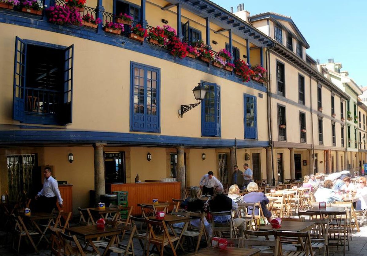 España ofrece una experiencia inigualable para aquellos que buscan sumergirse en su rica herencia cultural y gastronómica