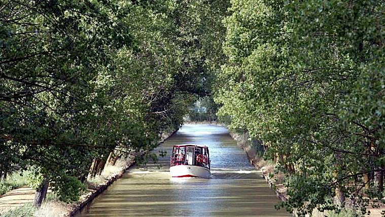 El tren turístico entre Madrid y Valladolid que incluye paseo en barco y espectáculo teatralizado