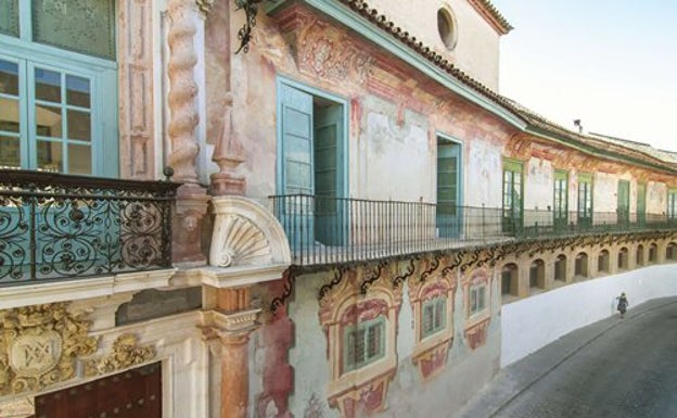 Balcón del palacio de los Marqueses de Peñaflor en Écija