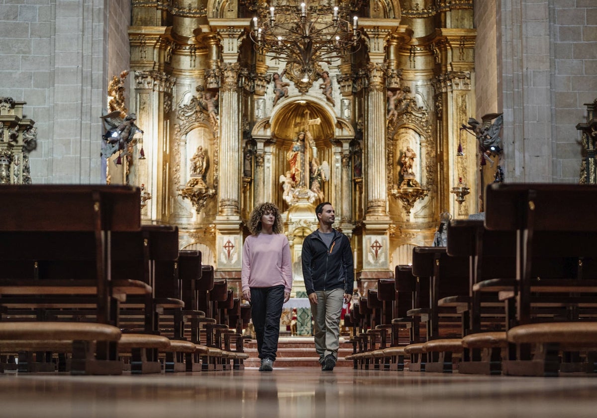 Peregrinos en la Parroquia de El Salvador, lugar de la Estación Jubilar todos los días a las 11:15h, desde donde se sube en peregrinación hasta la Basílica para celebrar la Misa del Peregrino a las 12h