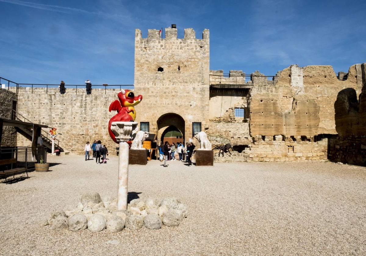 Exterior del castillo de Trigueros del Valle, Valladolid