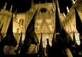El Corte Inglés lanza una oferta para mayores para viajar a Sevilla en Semana Santa con silla en la carrera oficial incluida