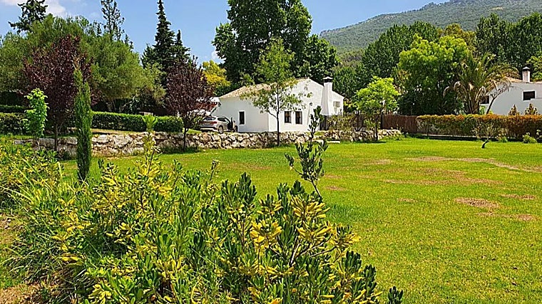 El complejo rural El Molino de Abajo cuenta con dos casas rurales ubicadas en la localidad de El Bosque, puerta de entrada a la Sierra de Grazalema