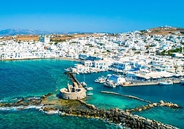 La isla griega que se ha llenado de turistas por una serie de Netflix