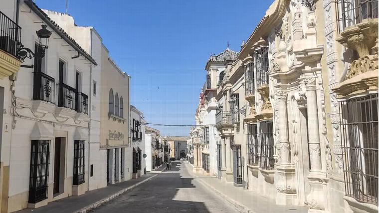 La preciosa calle de San Pedro, en Osuna