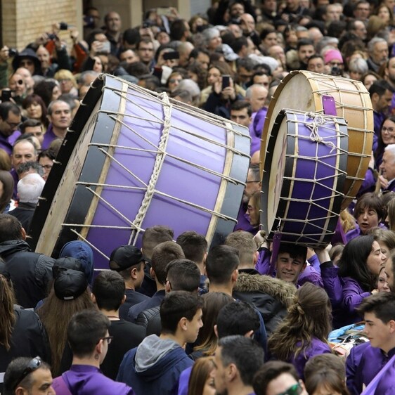 Pueblos de Teruel donde los tambores rompen la hora y sacuden el alma
