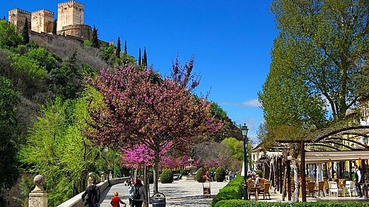 Paseo de los Tristes en Granada