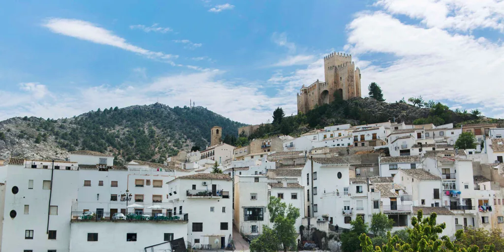 Descubre la majestuosidad oculta del Castillo de Vélez-Blanco en Almería