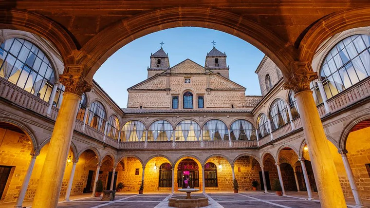 Interior del antiguo Hospital de Santiago de Úbeda.