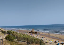 La playa de la Torre del Río de Oro, cerca de Mazagón, es una espectacular playa de la costa de Huelva