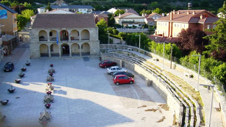 Plaza de la Constitución de Bustarviejo