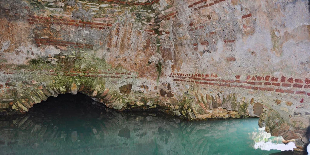 El pueblo de Málaga que guarda un balneario romano en el que se bañó Julio César