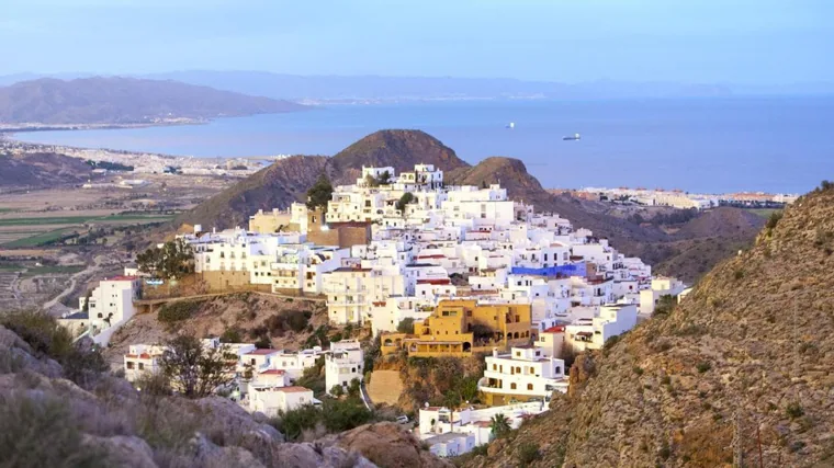 Una ruta por los pueblos más felices de Andalucía: qué hacer y qué ver en ellos