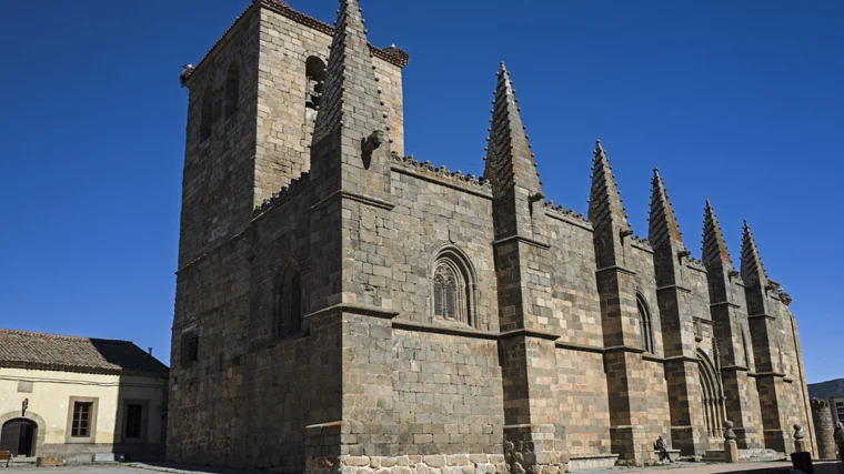 La colegiata gótica de San Martín de Tours, construida en el siglo XV
