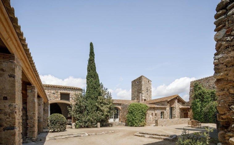 Imagen principal - Así es el nuevo hotel boutique Castell de Vallgornera, en Gerona