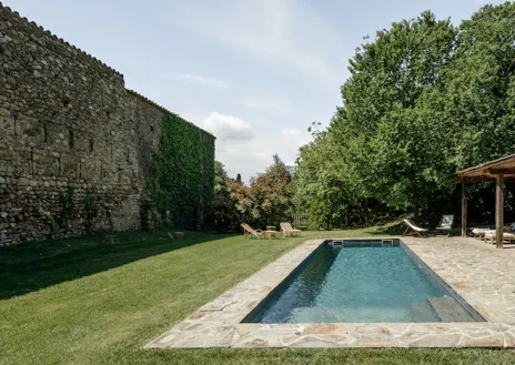 Imagen secundaria 1 - Así es el nuevo hotel boutique Castell de Vallgornera, en Gerona