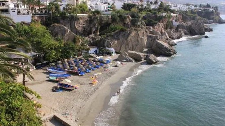 Un paseo por las mejores calas de Nerja: cuáles son y cómo llegar a ellas
