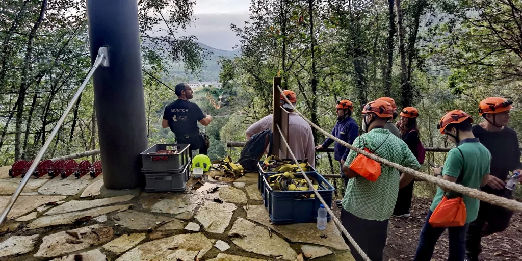 Trescientos metros en una tirolina sobre un paisaje minero espectacular