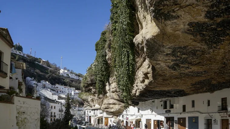 Vista del centro de Setenil de las Bodegas.