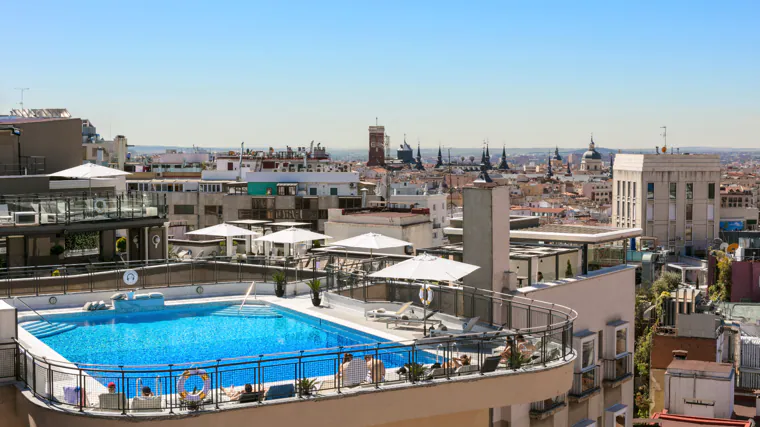 Imagen de la piscina del Hotel Emperador, Gran Vía