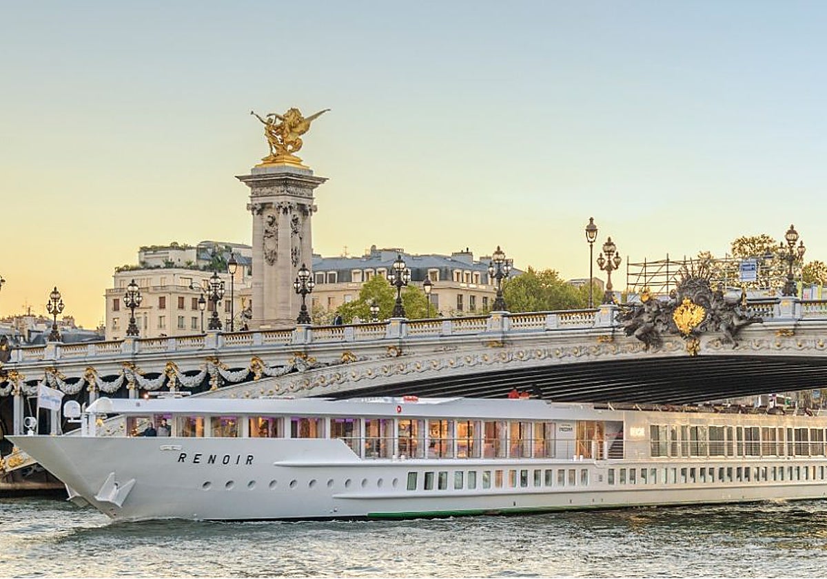 El MS Renoir, en París