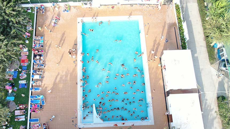 Piscina del camping Playa Almayate de Málaga